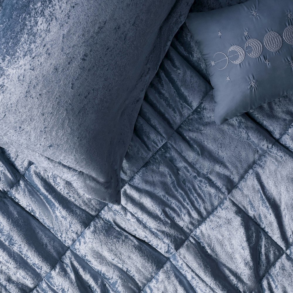 Velvet Duvet Cover Set with Throw Pillow. Picture 5