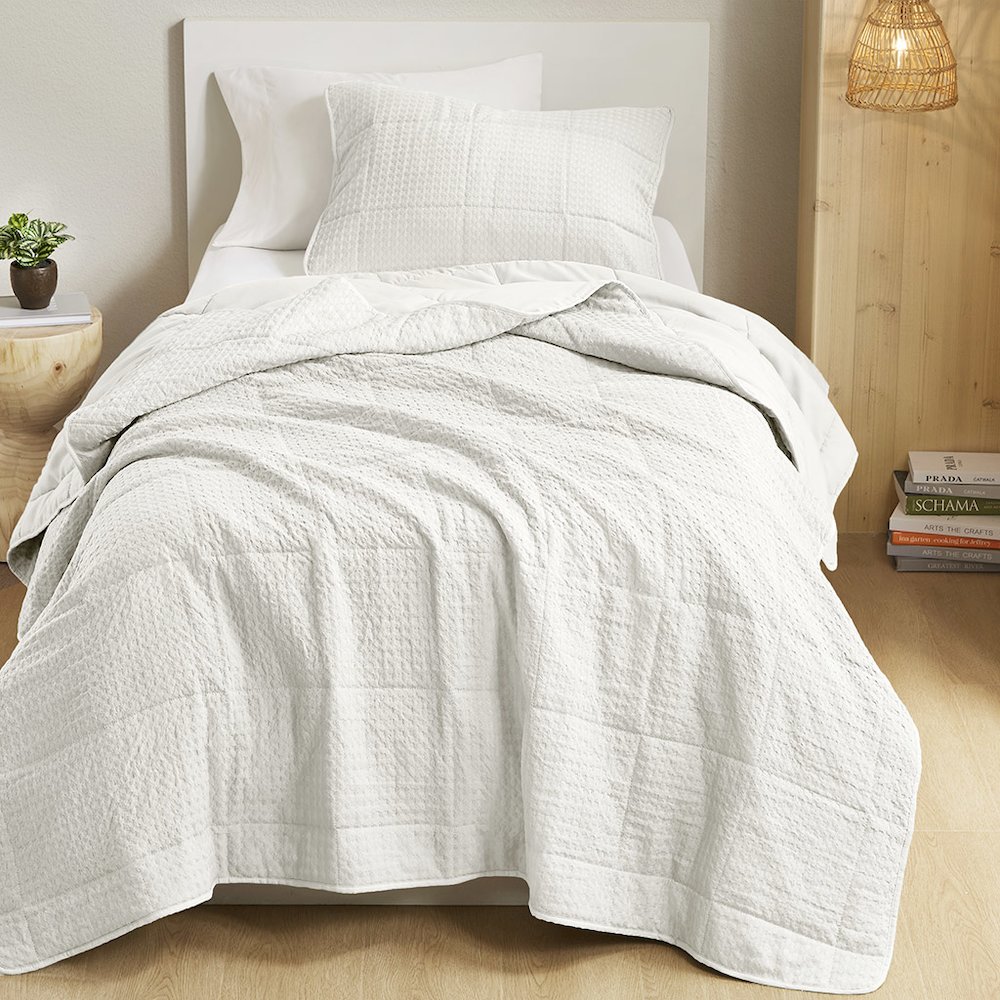 Mina Waffle Weave Textured Quilt Set, White color. Picture 4