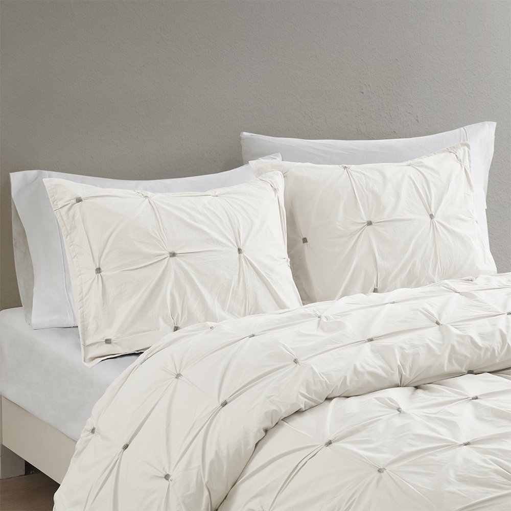 3 Piece Elastic Embroidered Cotton Duvet Cover Set. Picture 2