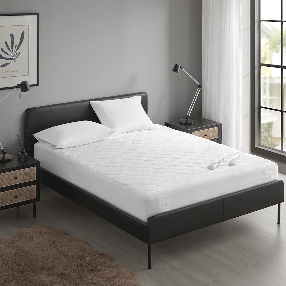 Embossed Microfiber Heated Mattress Pad in White. Picture 3