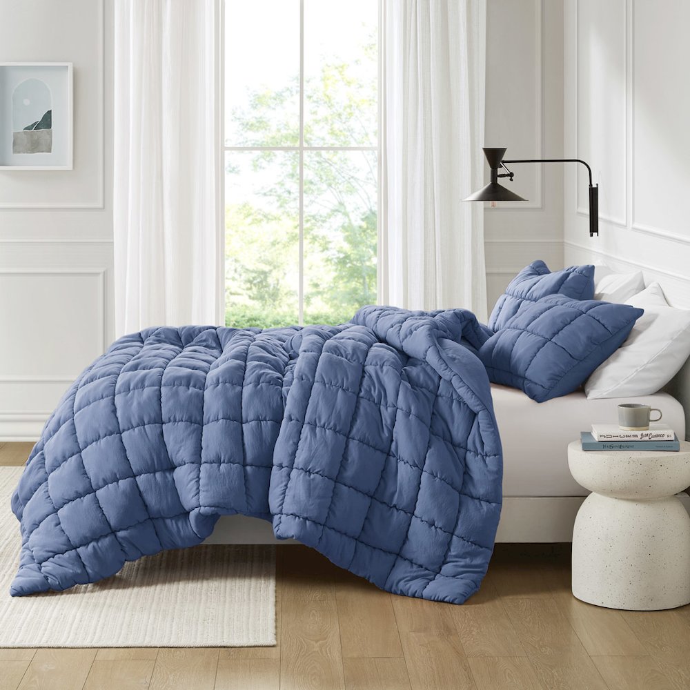Dream Puff Down Alternative Comforter Set in Navy Color. Picture 4