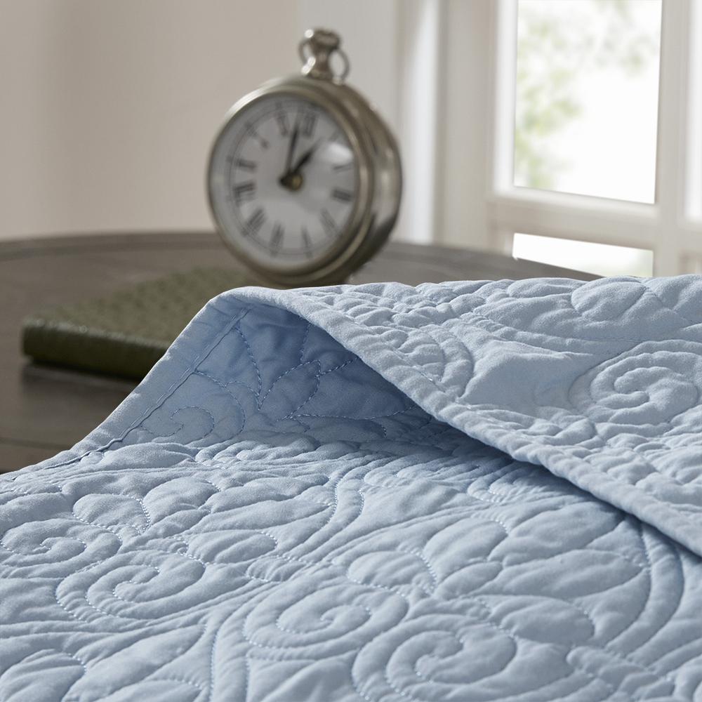 Quebec 3 Piece Reversible Quilt Set, Blue color. Picture 3