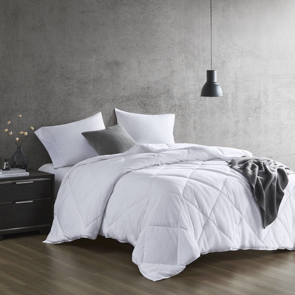 Cooling Touch Oversized Down Alternative Comforter in White Color. Picture 5