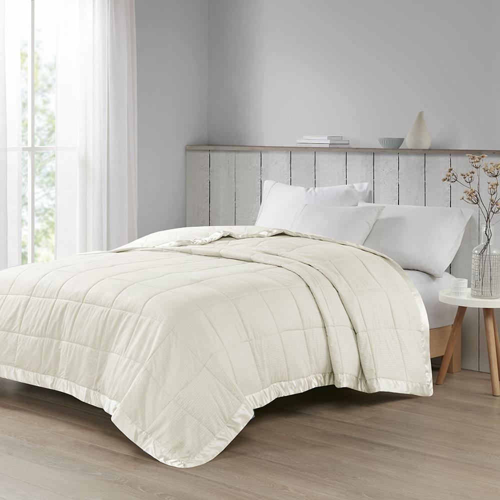 Oversized Down Alternative Blanket with Satin Trim. Picture 4