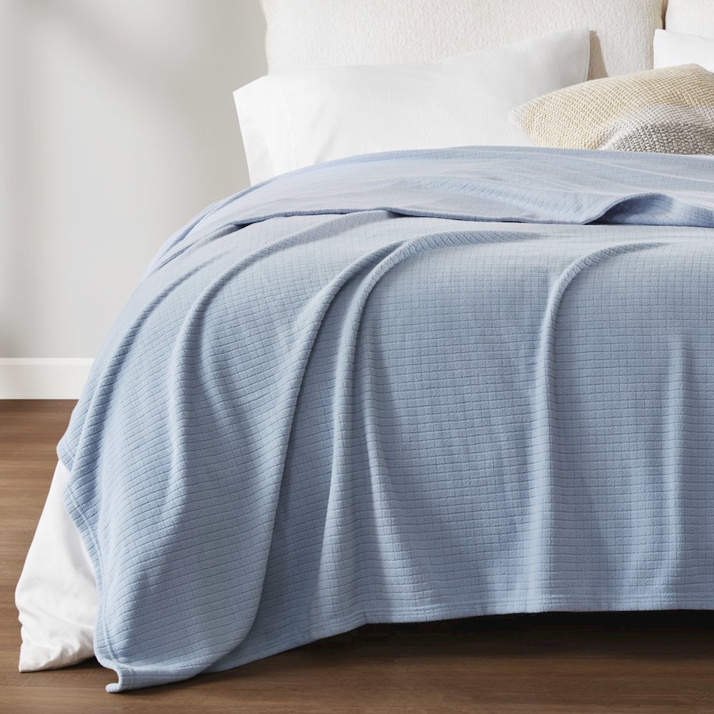 Microfleece Blanket in Blue Color. Picture 2