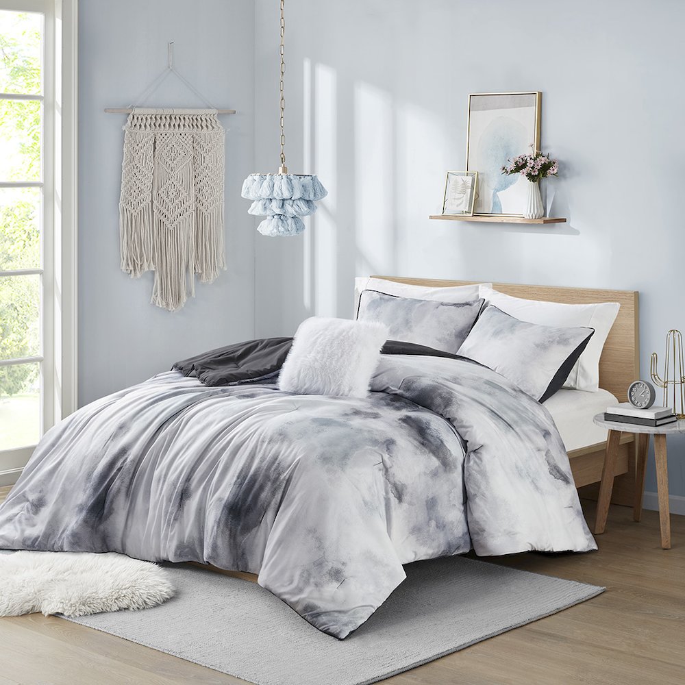 Cassiopeia Watercolor Tie Dye Printed Comforter Set with Throw Pillow. Picture 3