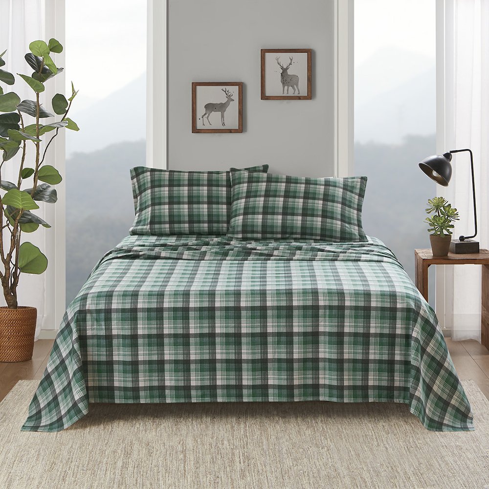Cotton Flannel Sheet Set in Green Plaid. Picture 1