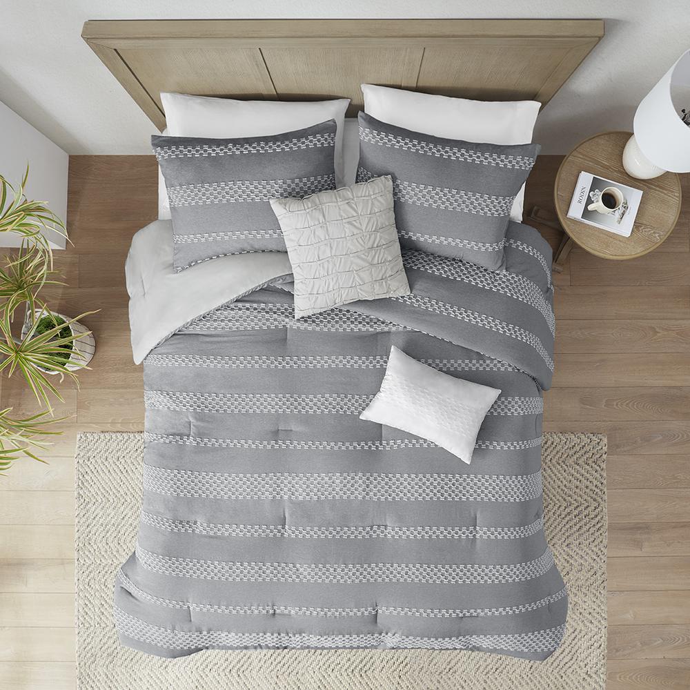 5 Piece Clipped Jacquard Comforter Set with Throw Pillows. Picture 1