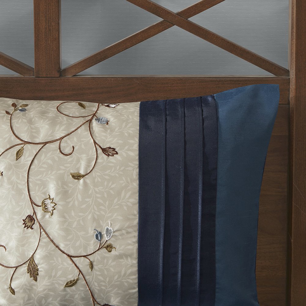 Embroidered 7 Piece Comforter Set. Picture 1