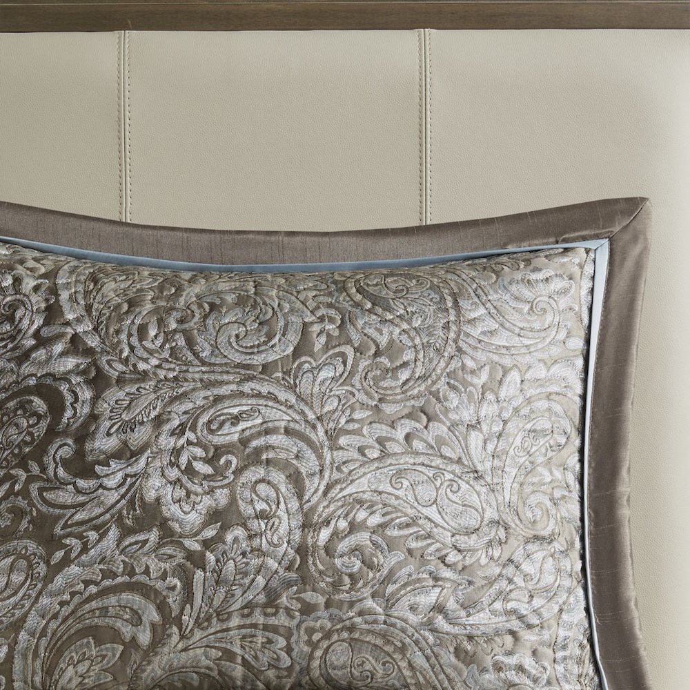 5 Piece Jacquard Bedspread Set with Throw Pillows. Picture 3