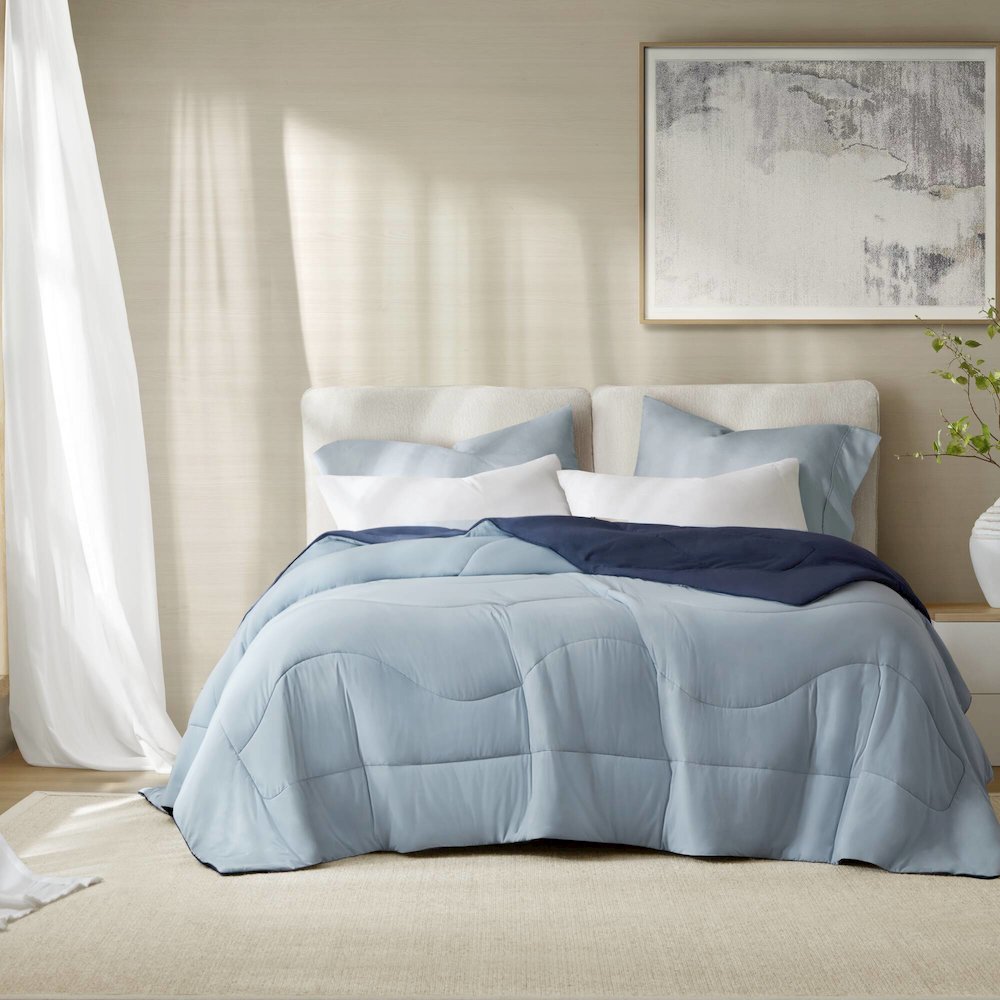 Cooling Reversible Tencel Comforter Blanket, Blue color. Picture 2