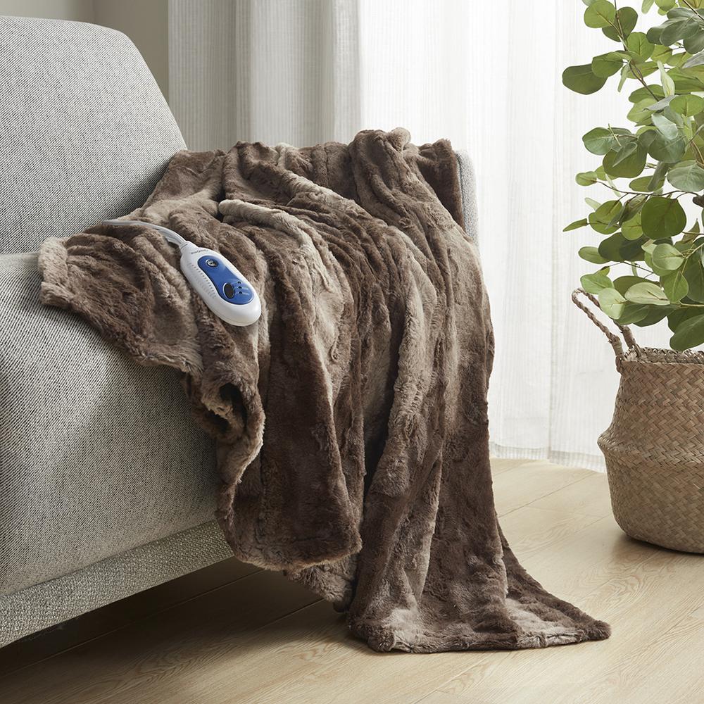 Oversized Faux Fur Heated Throw. Picture 4