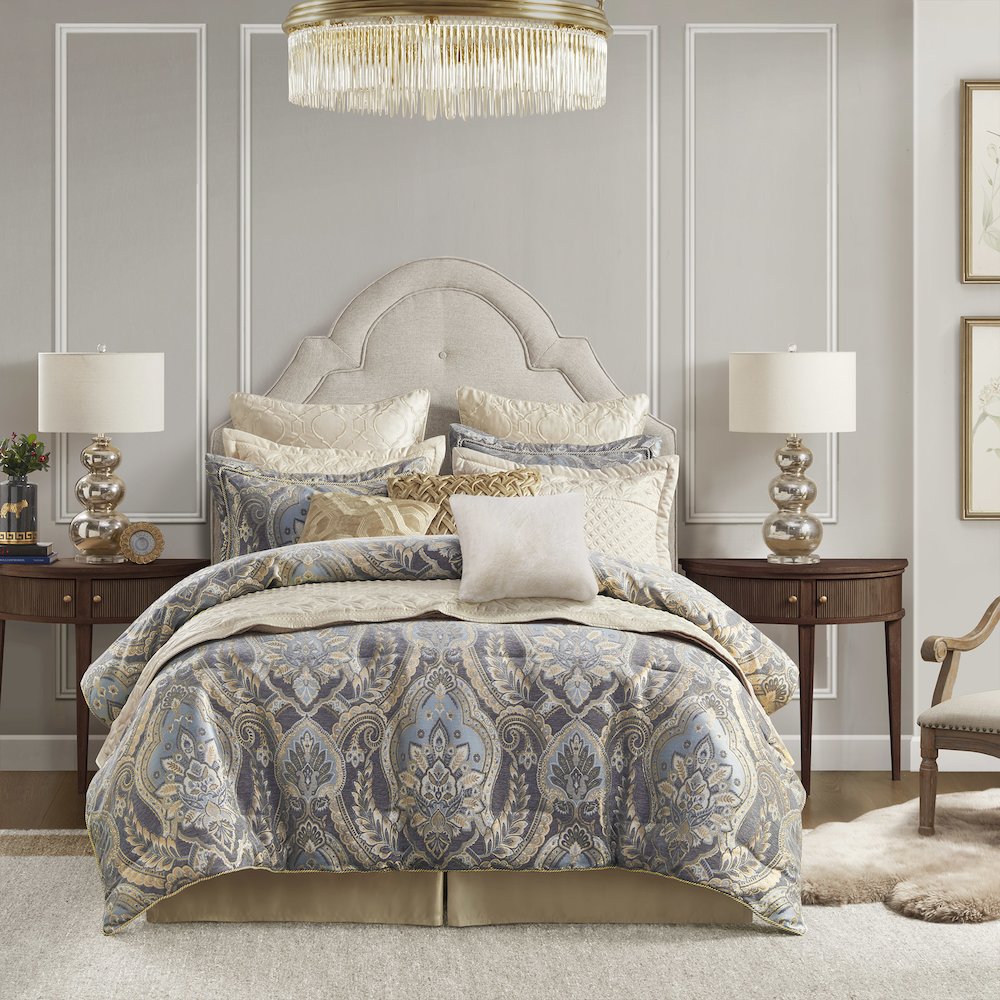 4 Piece Comforter Set. Picture 4