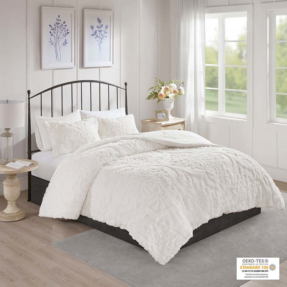 3 Piece Tufted Cotton Chenille Damask Comforter Set. Picture 4