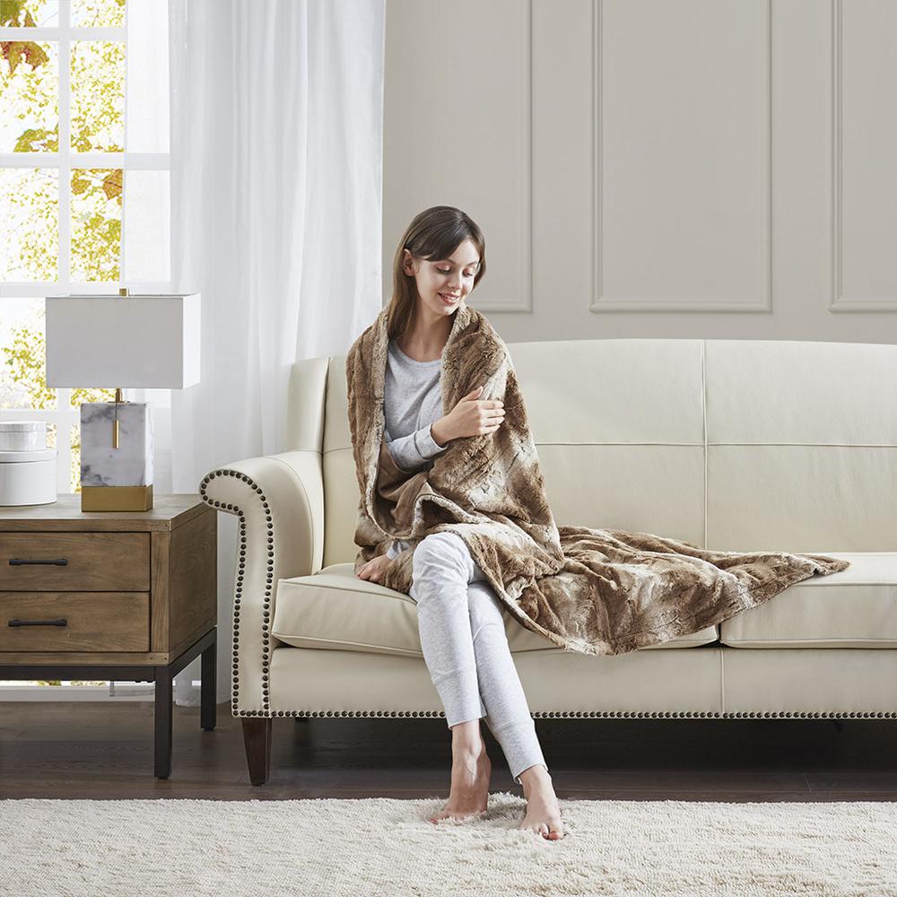 Oversized Faux Fur Throw. Picture 3
