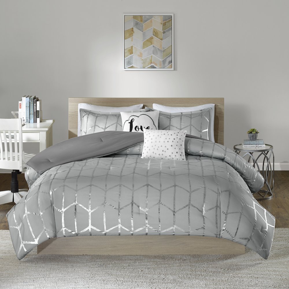 Raina 100% Polyester Brushed Microfiber Printed Comforter Set. Picture 1