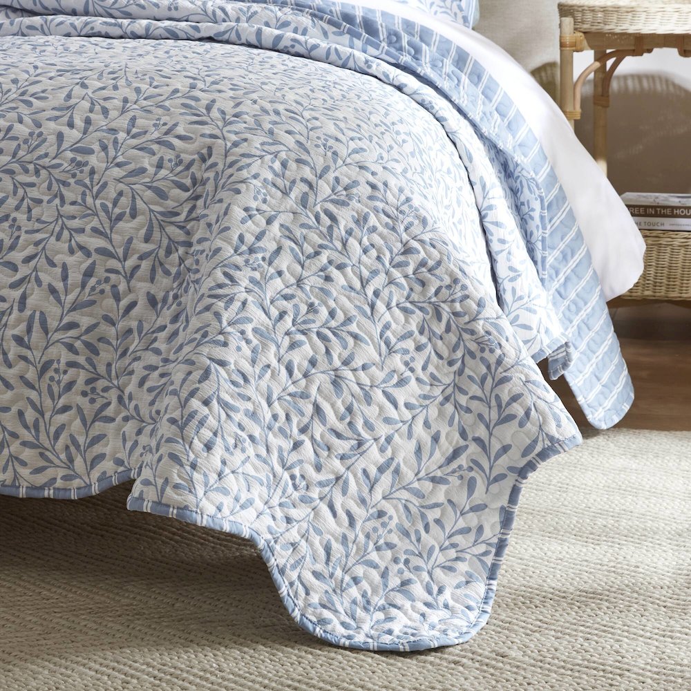 Darcy 3 Piece Print Quilt Set. Picture 4