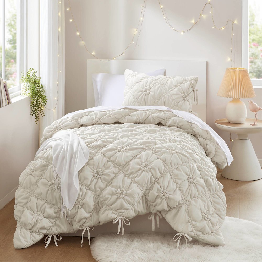 Lily 2PCS Comforter Set, Ivory color. Picture 1