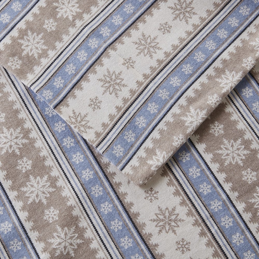 Cotton Flannel Sheet Set in Blue Snowflake. Picture 3