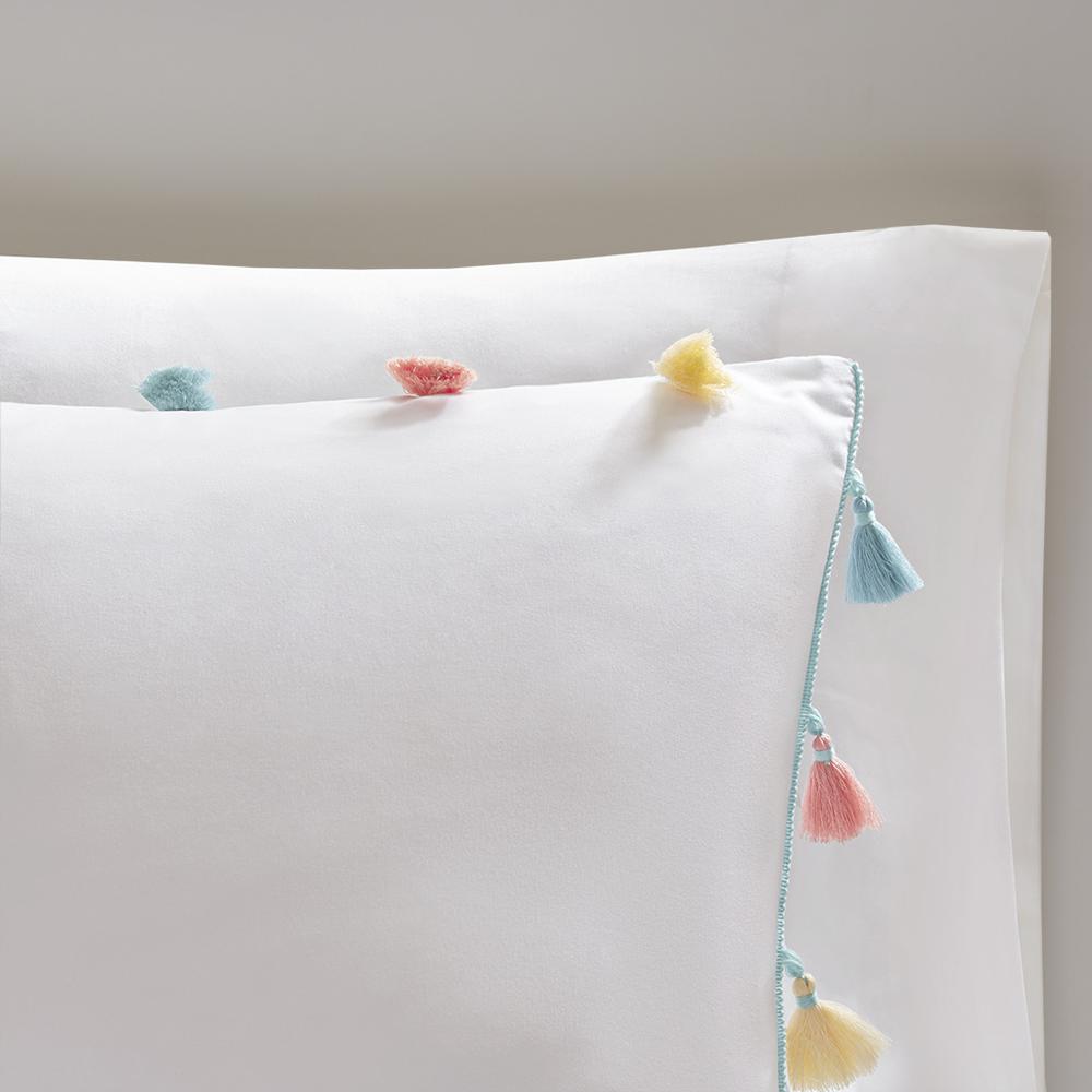 Tassel Comforter Set with Heart Shaped Throw Pillow. Picture 1