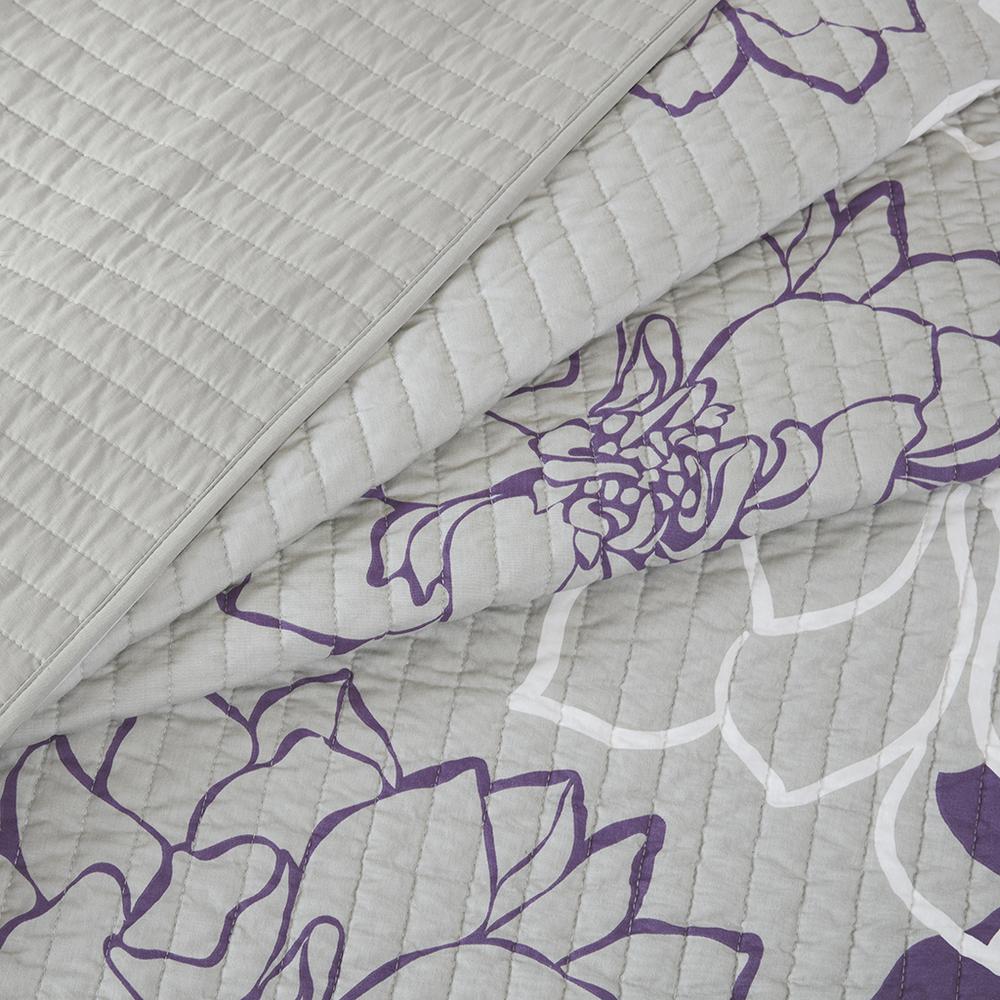 6 Piece Printed Cotton Quilt Set with Throw Pillows. Picture 5