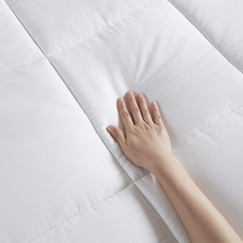 300 Thread Count Cotton Shell Luxury Down Alternative Comforter. Picture 1