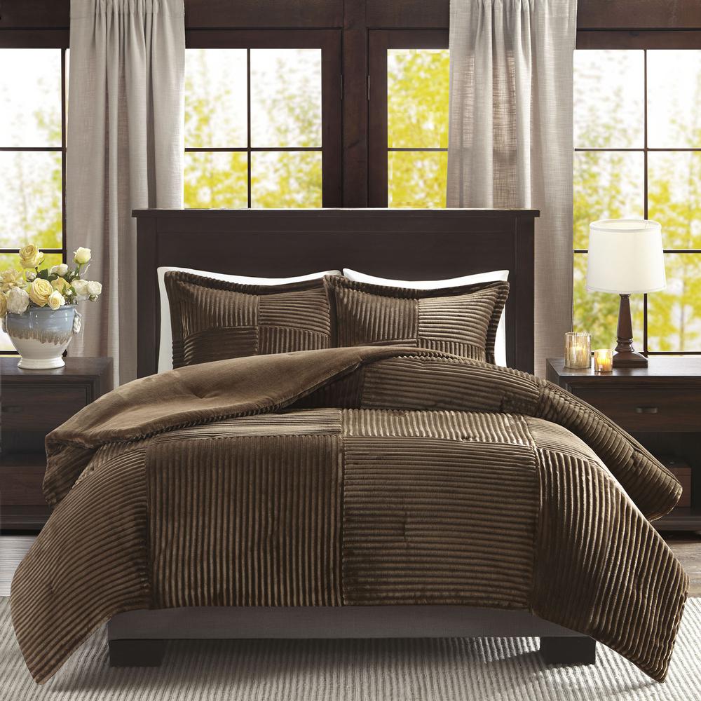 Plush Down Alternative Comforter Set. Picture 1