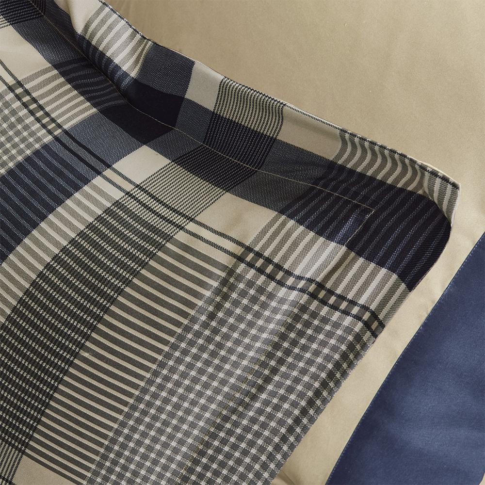 Plaid Comforter Set with Bed Sheets. Picture 5