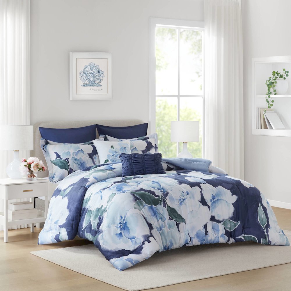 Shanti 7pcs Printed Comforter set. Picture 2