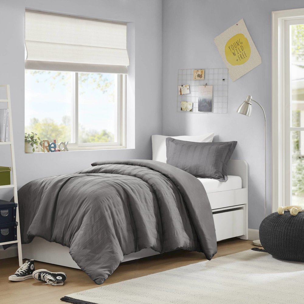 Logan Woven Striped Duvet Set, Charcoal color. Picture 2
