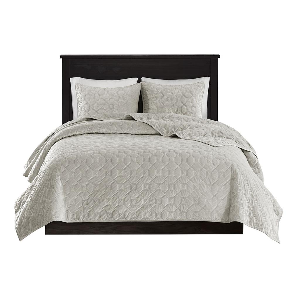 Harper 3 Piece Velvet Quilt Set, Ivory color. Picture 4