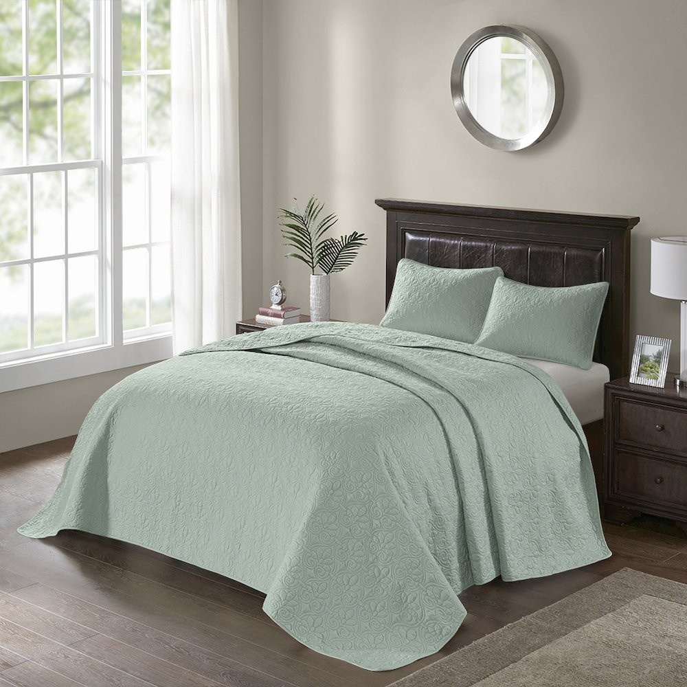 Reversible Bedspread Set. Picture 1