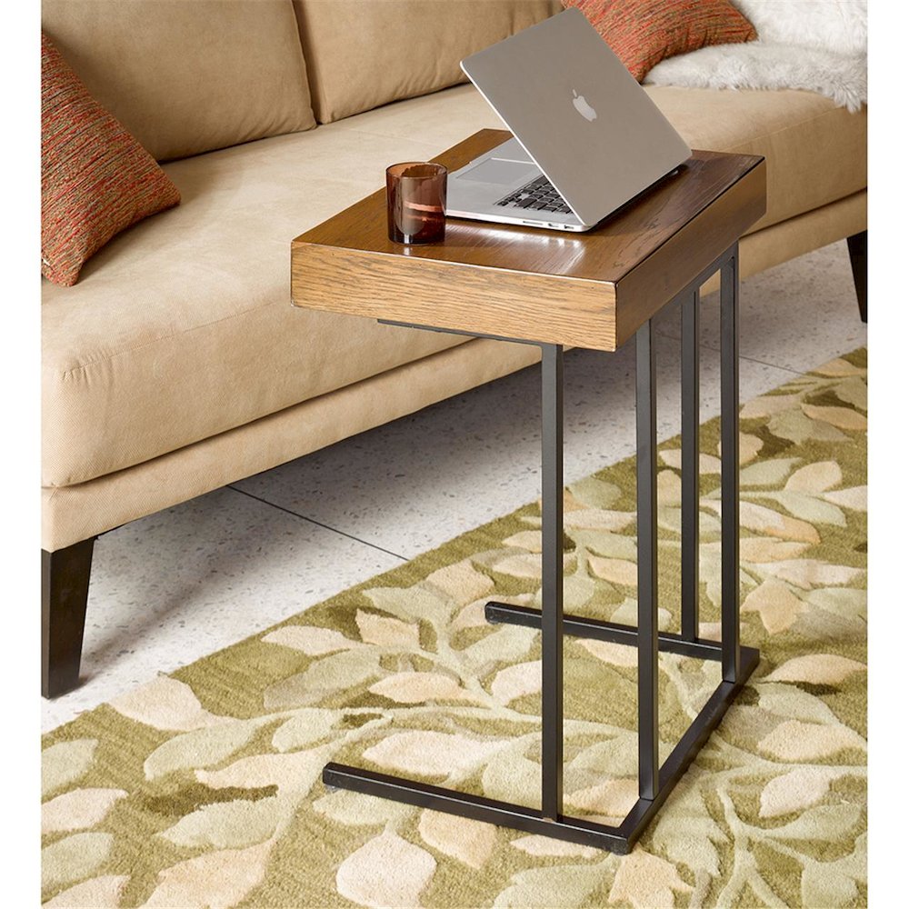 Pull Up Table. Picture 1