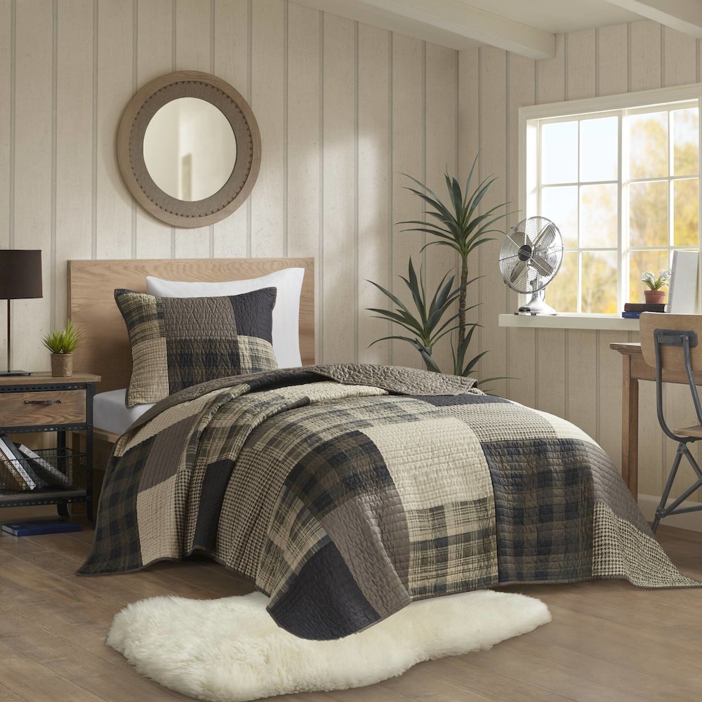 Winter Hills Oversized Cotton Quilt Set, Tan color. Picture 1