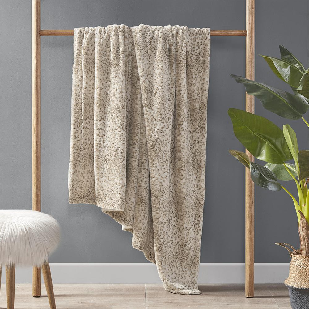 Oversized Faux Fur Throw. Picture 1