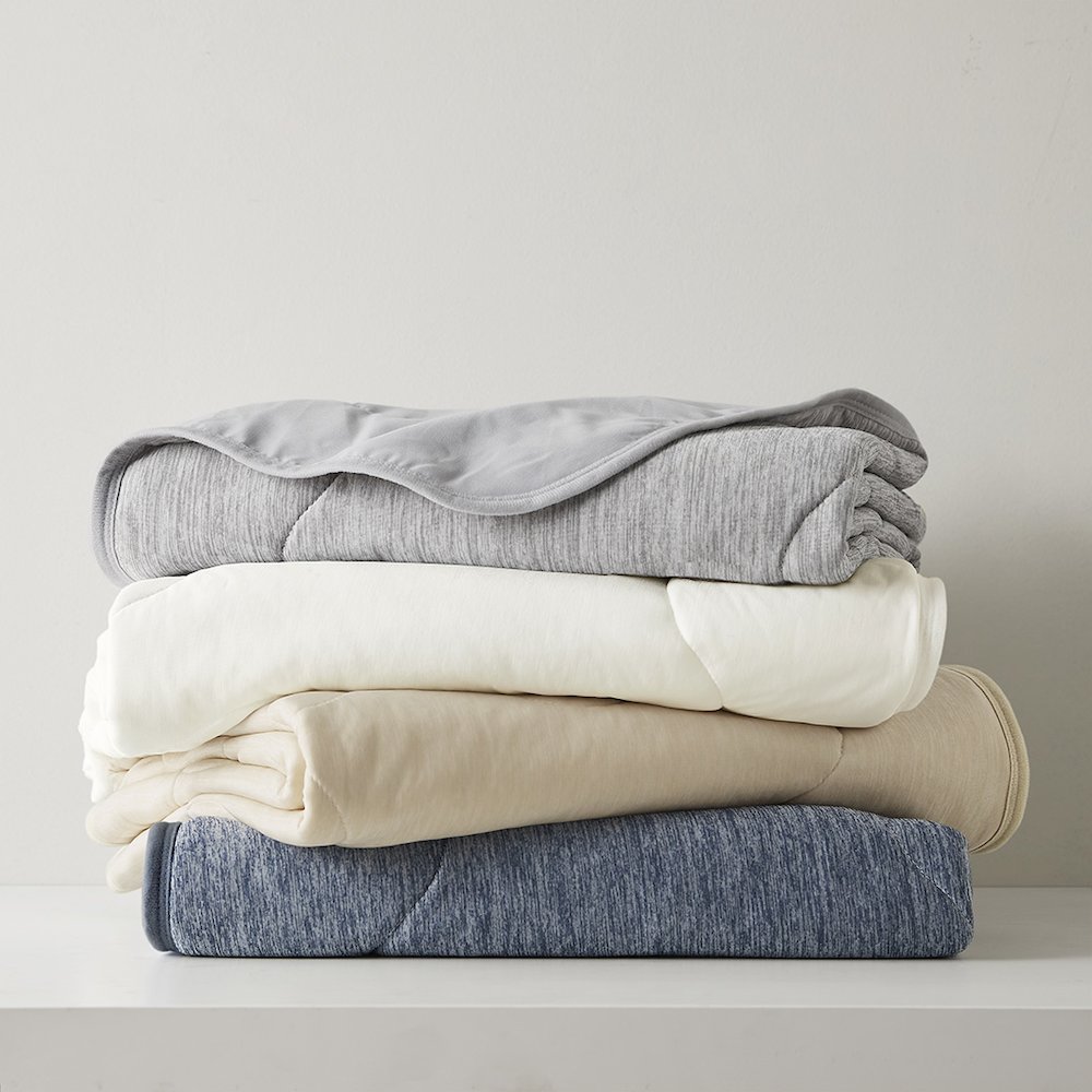 Cooling Touch Down Alternative Throw in Ivory Color. Picture 3