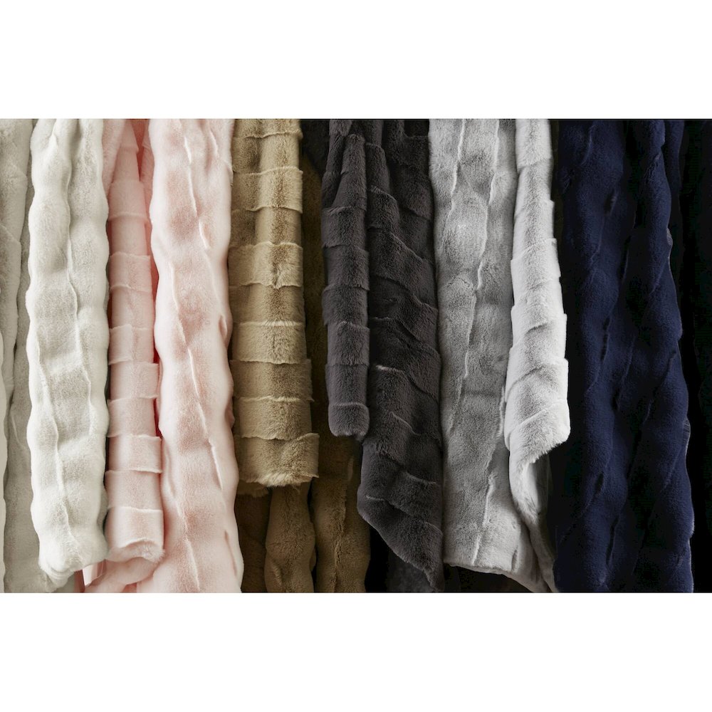 Vivienne Faux Fur Throw, Tan color. Picture 4
