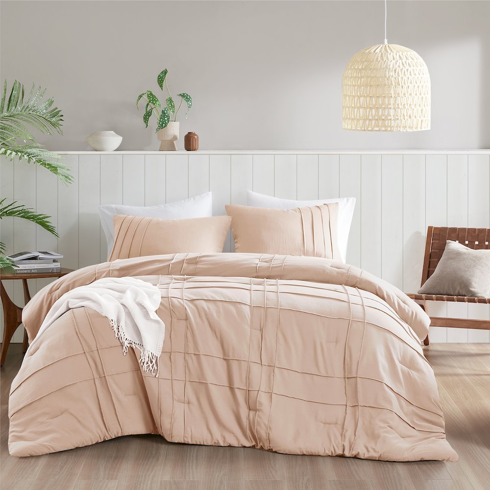 Porter Soft Washed Pleated Comforter Set, Blush color. Picture 1