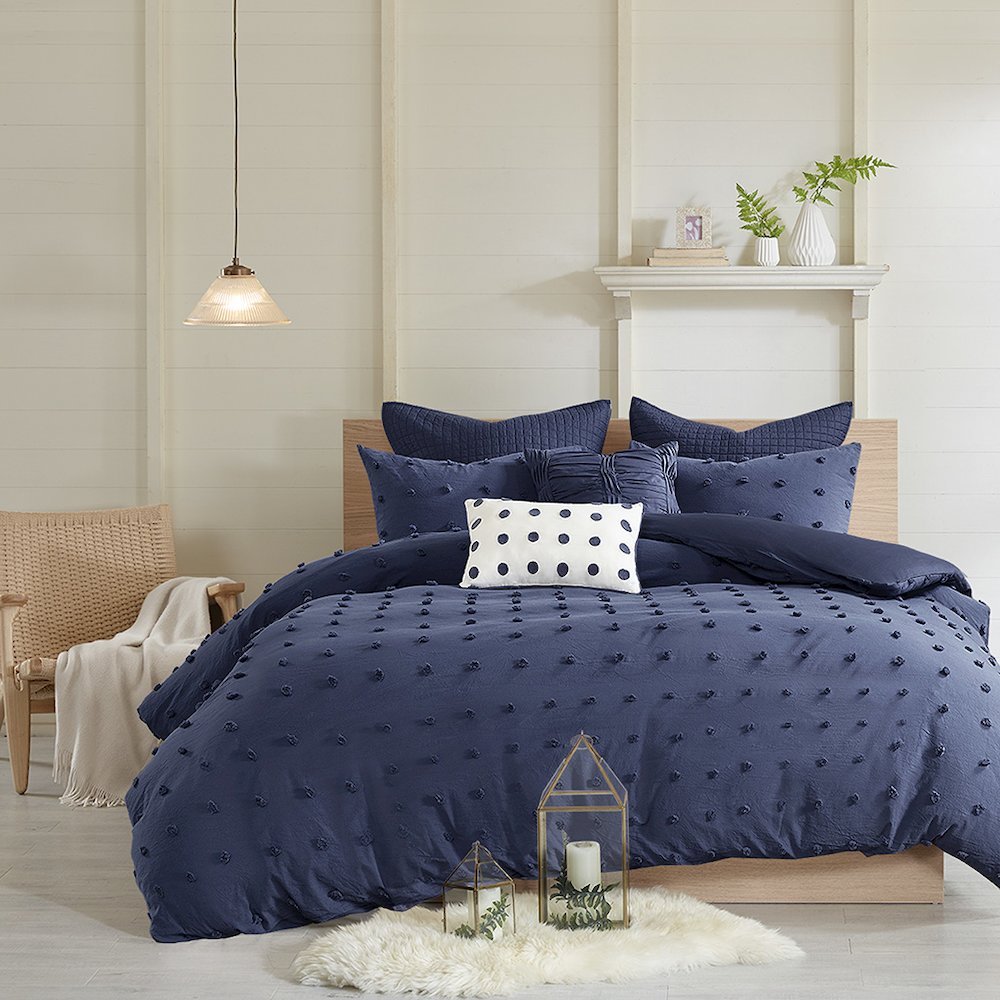 Cotton Jacquard Duvet Cover Set with Euro Shams and Throw Pillows. Picture 3