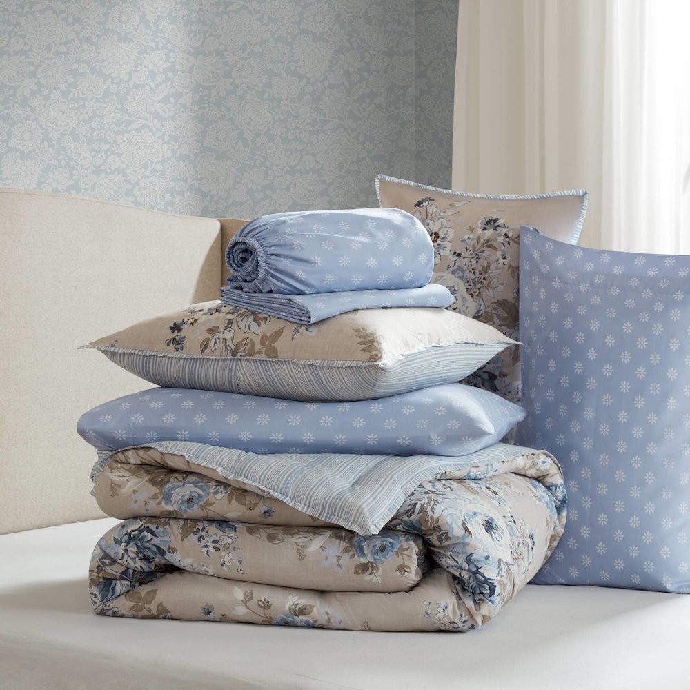 Heather Cottagecore Collection Comforter. Picture 3