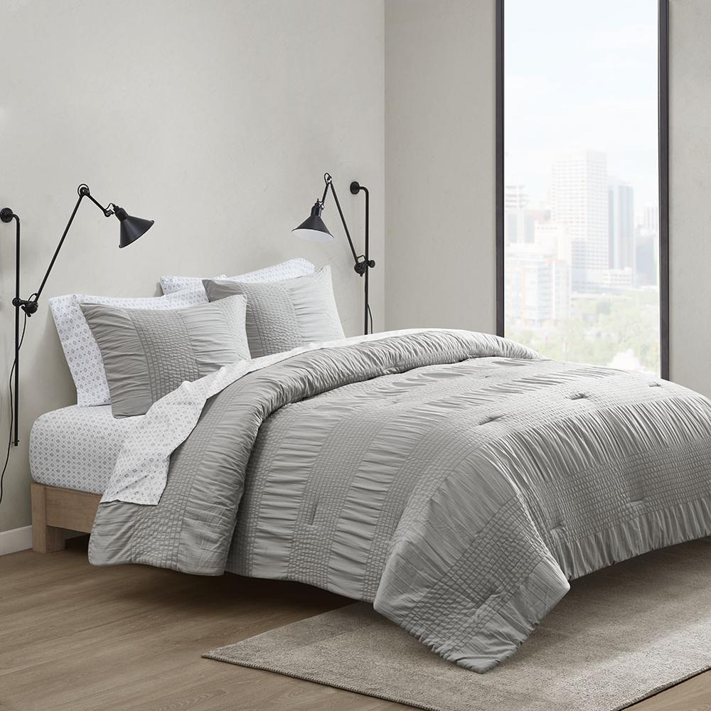 7 Piece Comforter Set with Bed Sheets. Picture 3