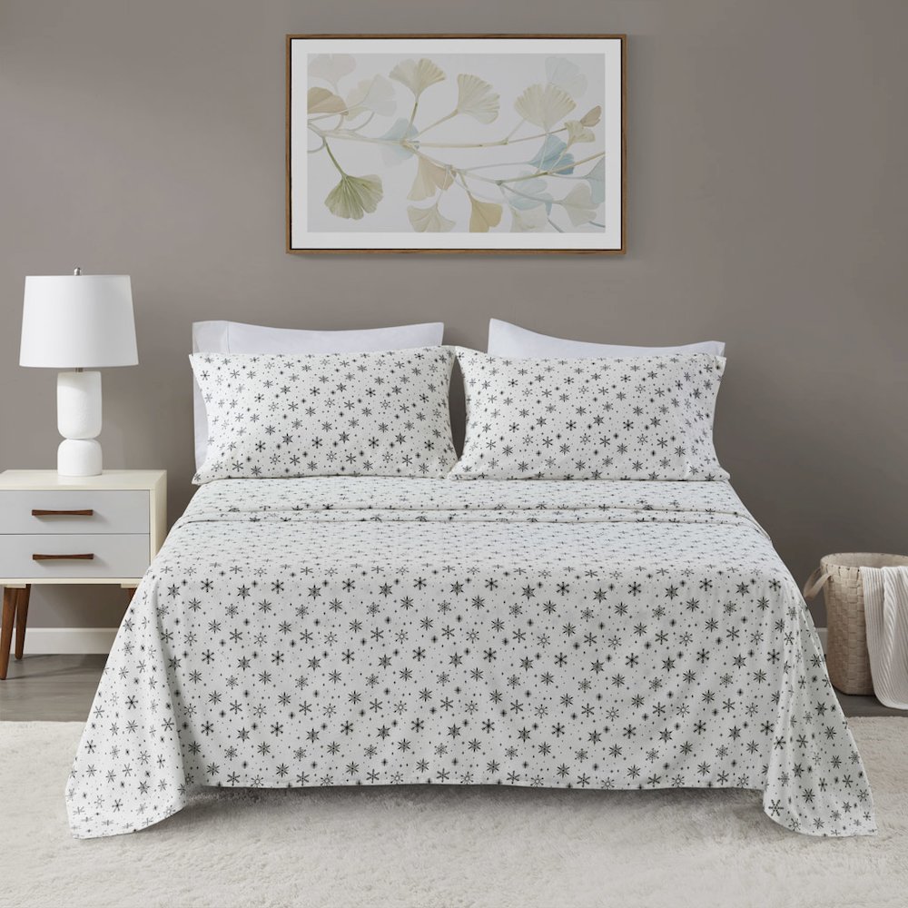 Oversized Cotton Flannel 4 Piece Sheet Set in Black Snowflakes. Picture 4