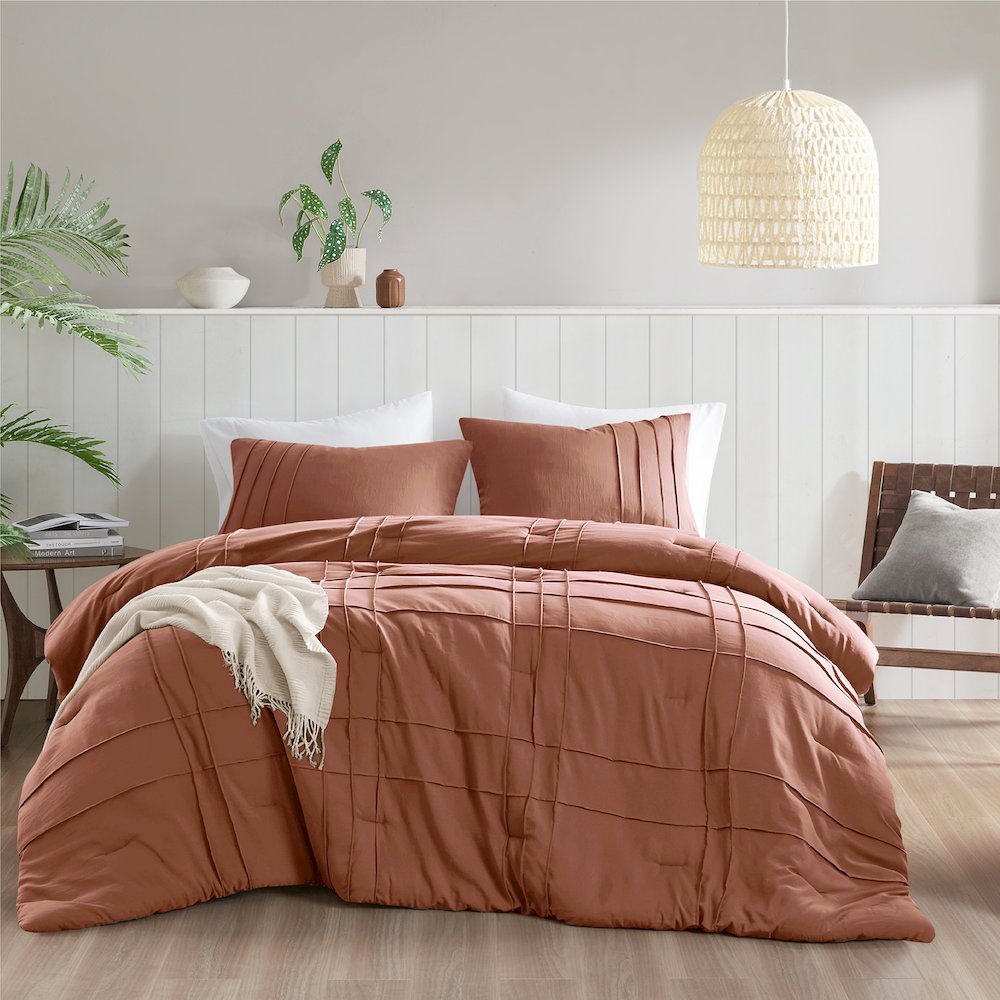 Porter Soft Washed Pleated Comforter Set, Clay color. Picture 1