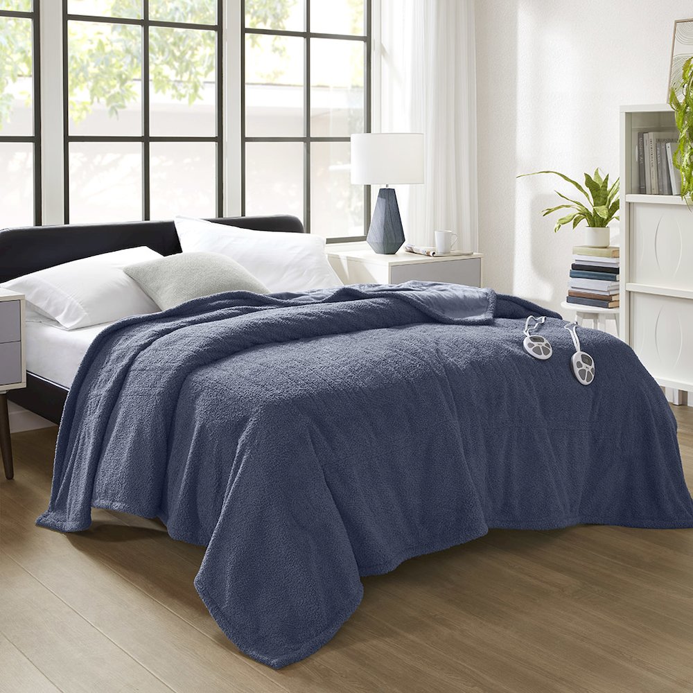 Dream Soft Heated Blanket, Navy color. Picture 2