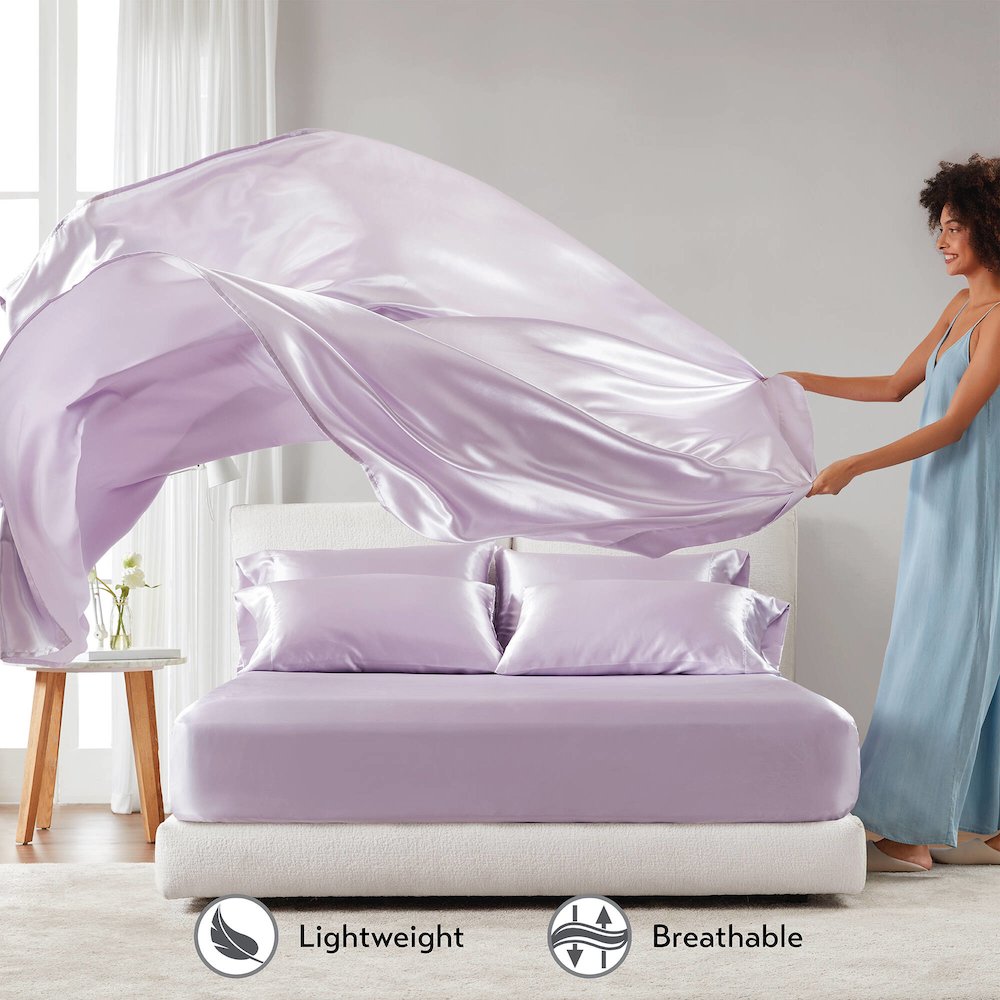 Satin Luxury Sheet Set in Lilac. Picture 5