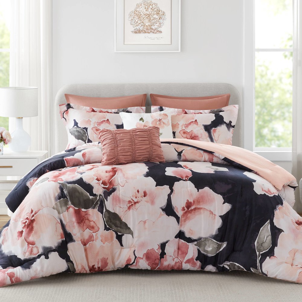 Shanti 7pcs Printed Comforter set. Picture 3