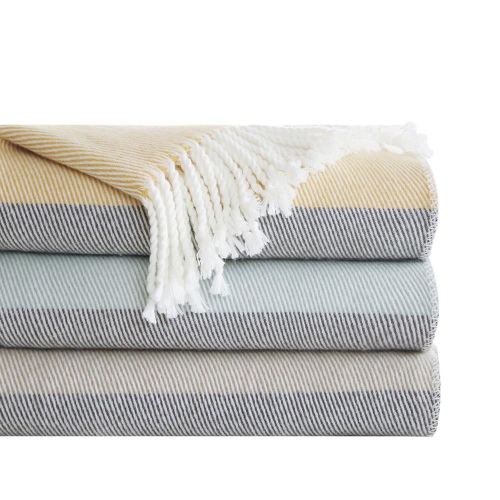 Color Block Throw. Picture 1
