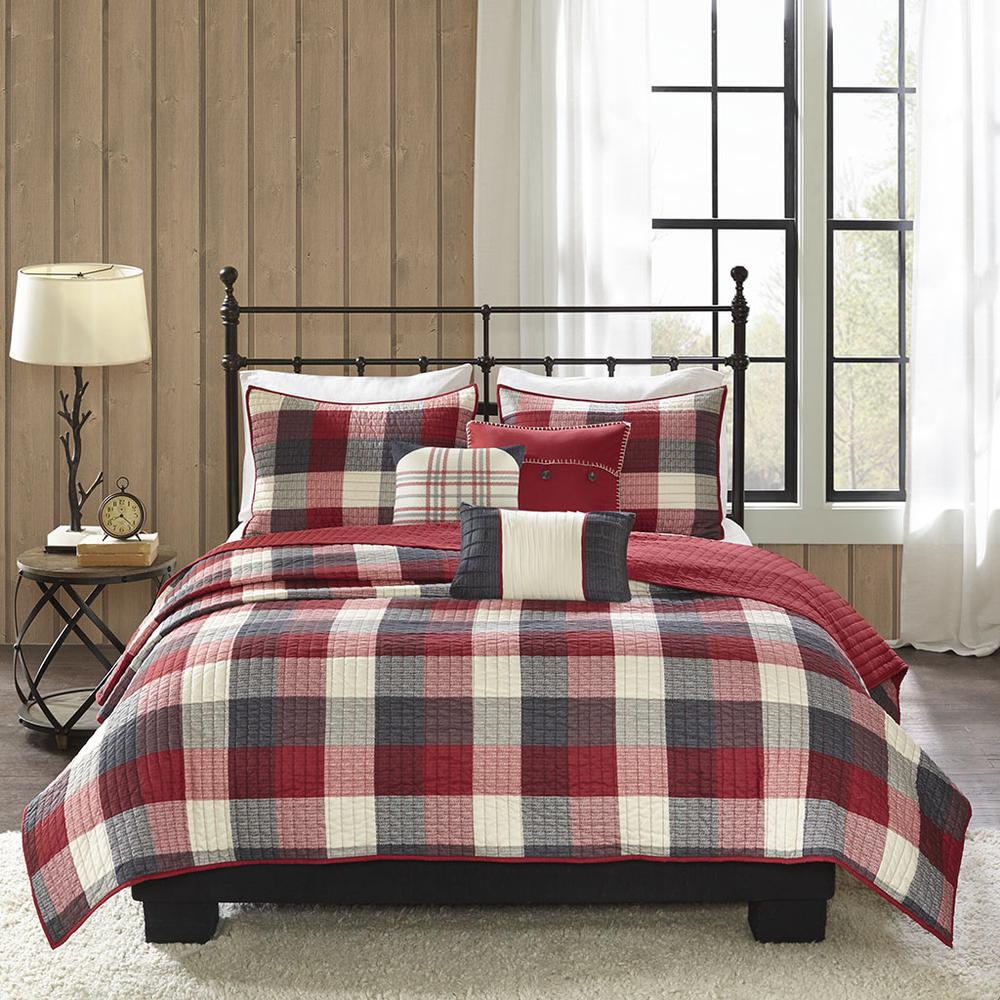 6 Piece Printed Herringbone Quilt Set with Throw Pillows. Picture 5