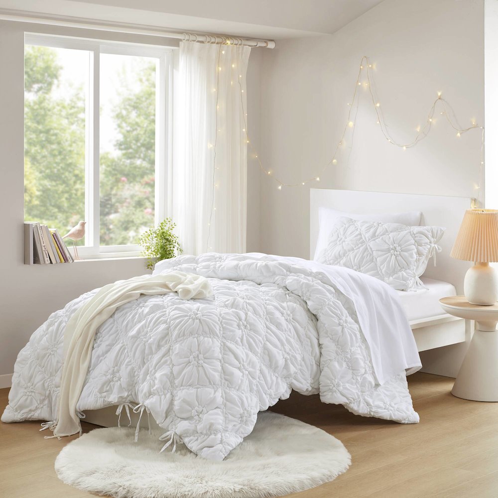 Lily 2PCS Comforter Set, White color. Picture 4