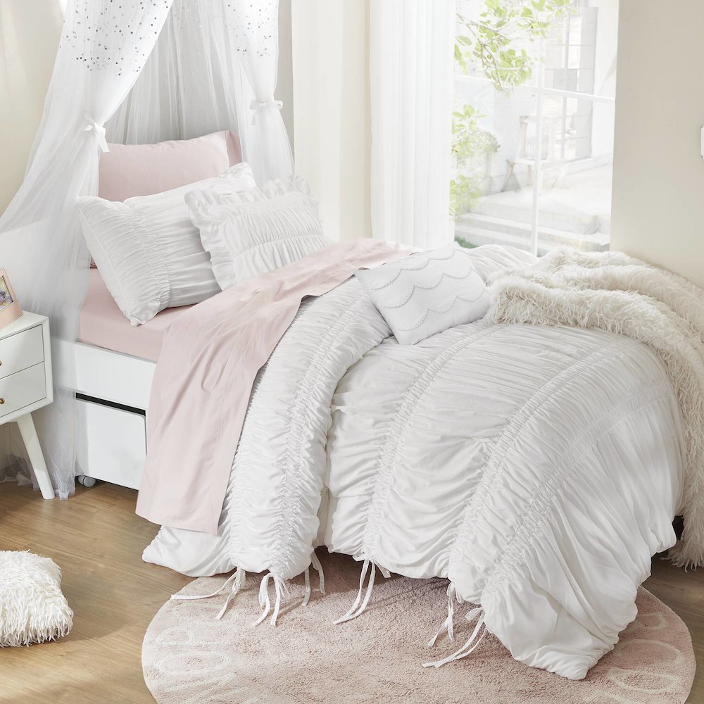 Ella Comforter Set. Picture 2